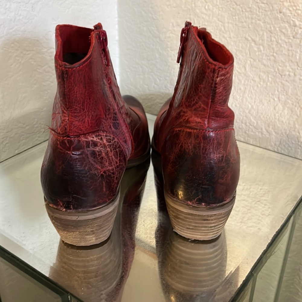 DIBA Red Distressed booties - Picture 4 of 7